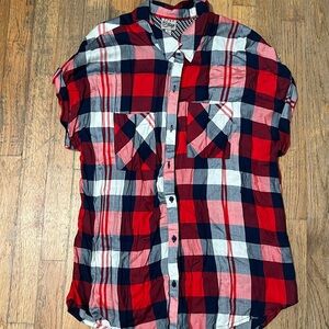 Short sleeve plaid button down